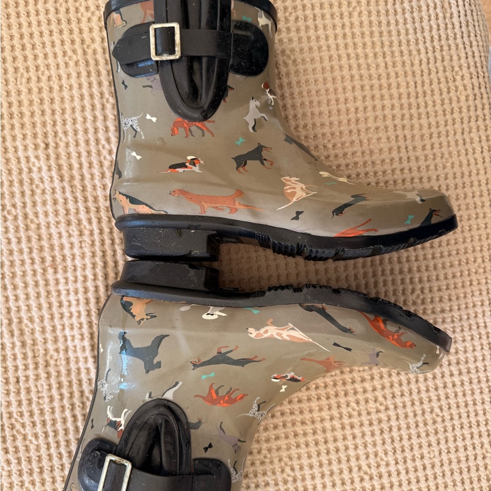 Nomad Taupe Dog Print Rain Booties